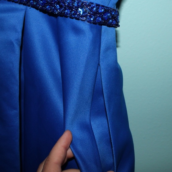 Formal dress - Picture 5 of 8